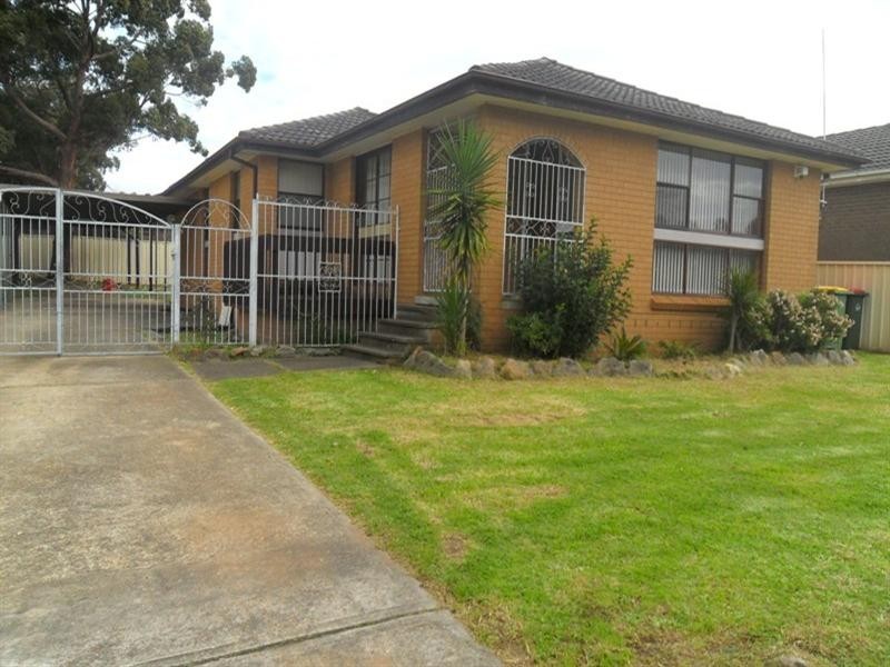 21 Morna Street, Greenfield Park NSW 2176