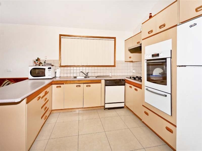 6 Lorne Close, Bossley Park NSW 2176