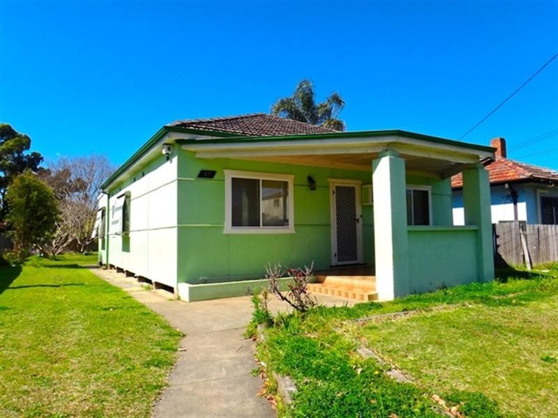 10 Adam Street, Fairfield NSW 2165