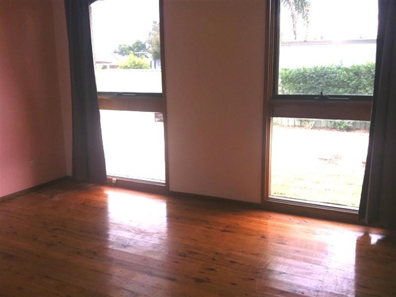 10 Kemmel Close, Bossley Park NSW 2176