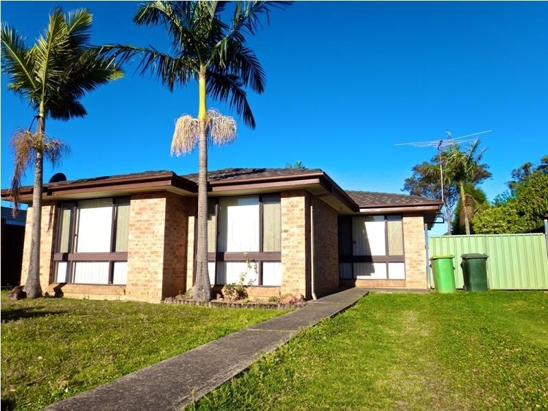 8 Barrington Street, Bossley Park NSW 2176