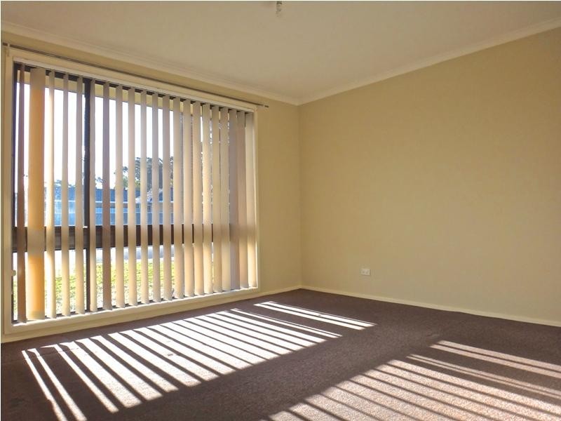 8 Barrington Street, Bossley Park NSW 2176