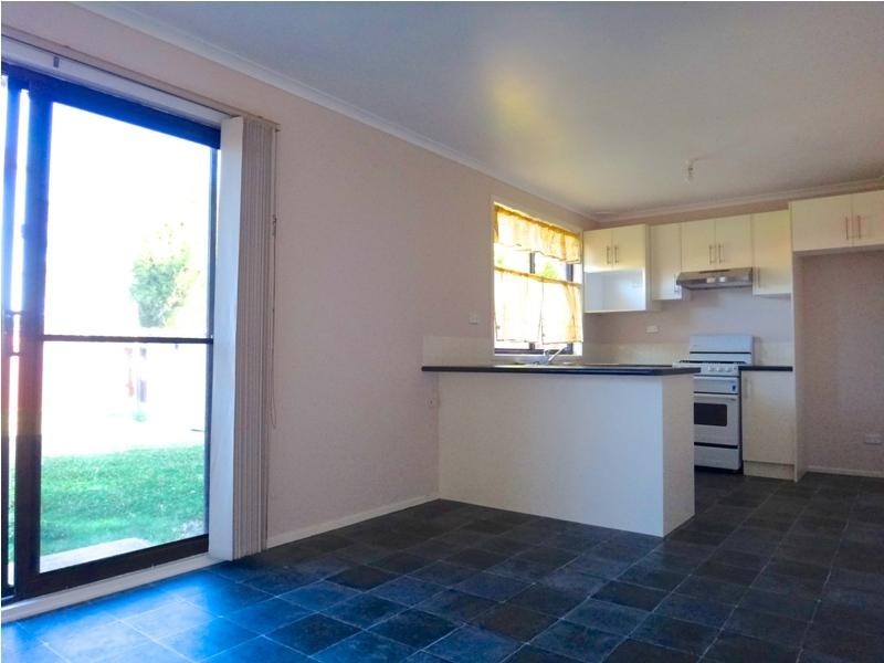 8 Barrington Street, Bossley Park NSW 2176