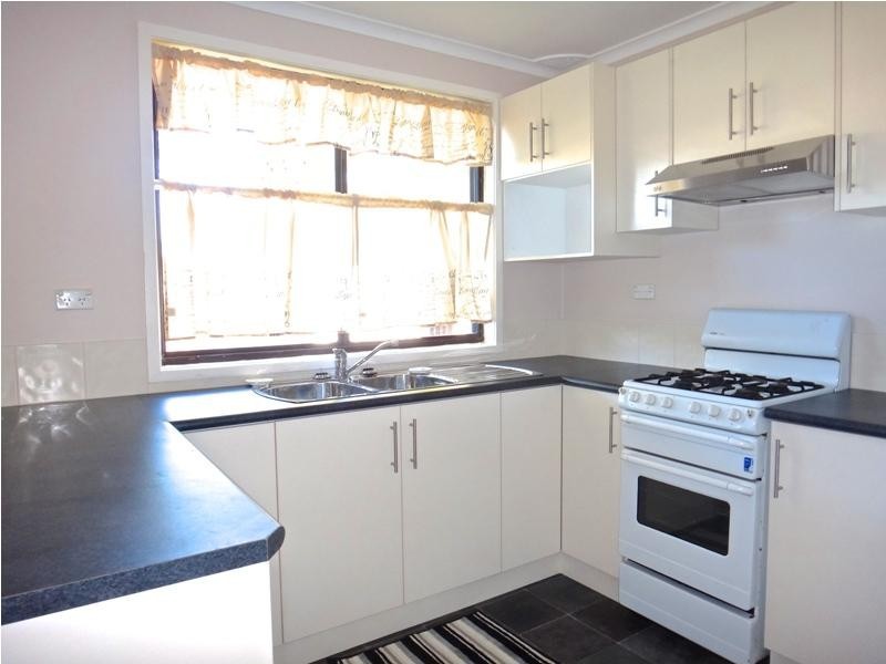 8 Barrington Street, Bossley Park NSW 2176