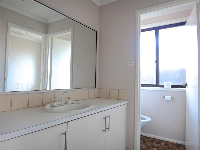 8 Barrington Street, Bossley Park NSW 2176