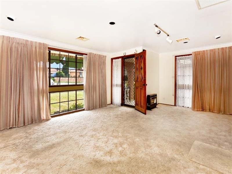 14 Dandenong Close, Bossley Park NSW 2176