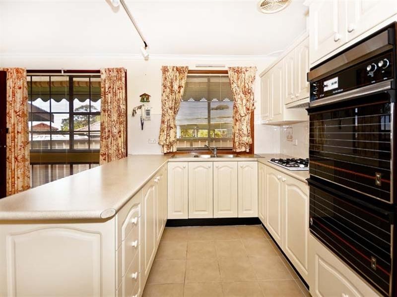 14 Dandenong Close, Bossley Park NSW 2176