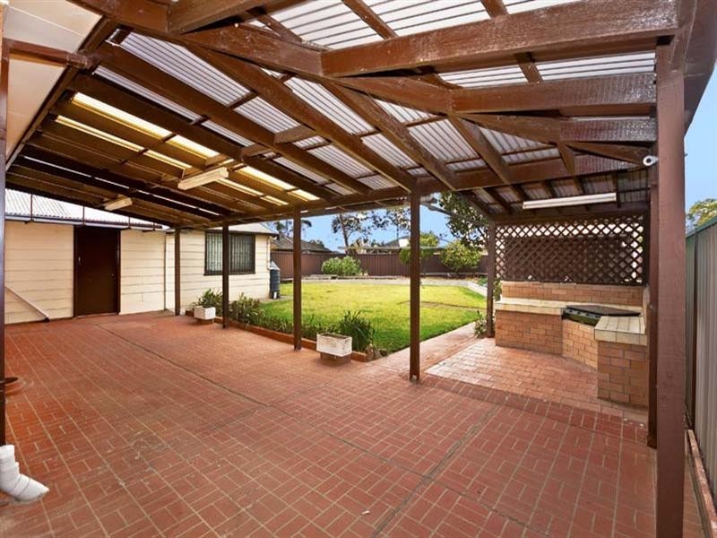 14 Dandenong Close, Bossley Park NSW 2176