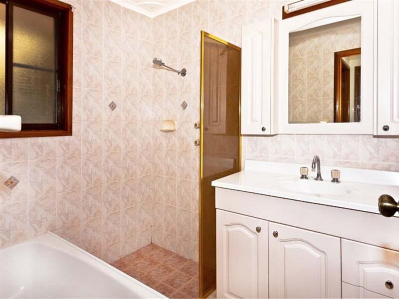 14 Dandenong Close, Bossley Park NSW 2176