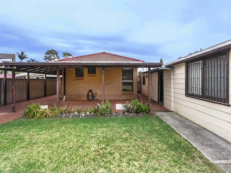14 Dandenong Close, Bossley Park NSW 2176