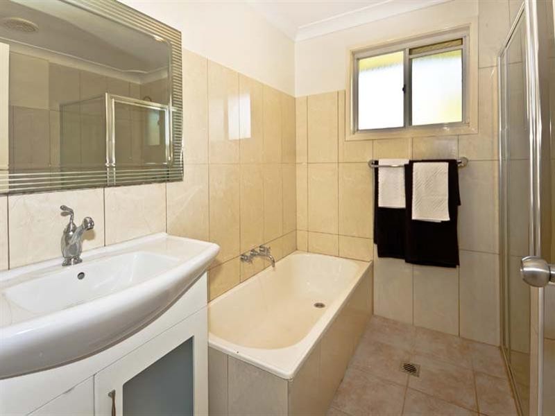 15 Wallaby Close, Bossley Park NSW 2176