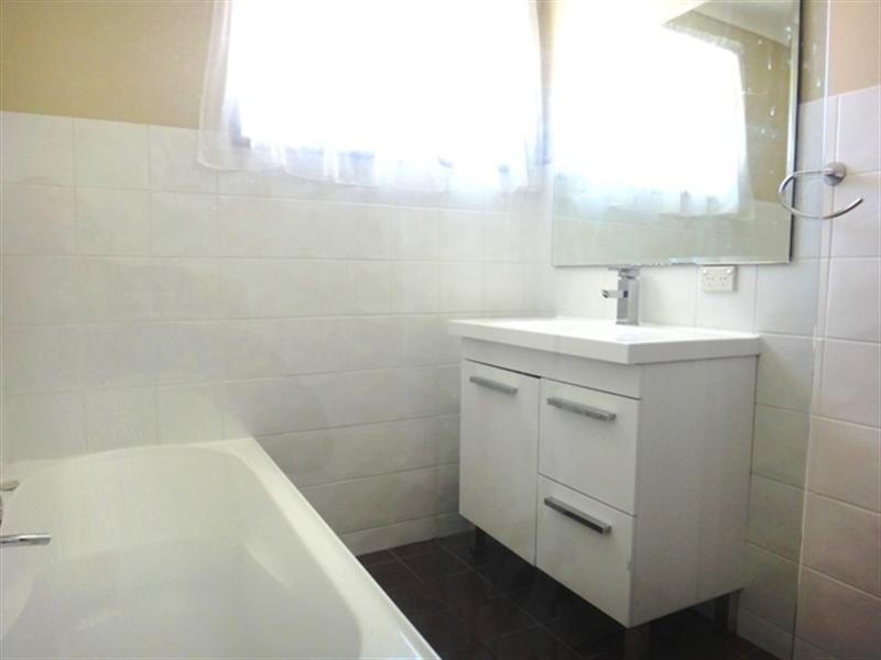 1 Maugham Crescent, Wetherill Park NSW 2164