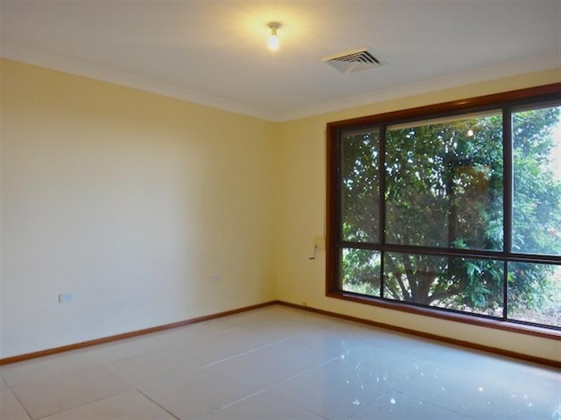 42 Castlereagh Street, Bossley Park NSW 2176