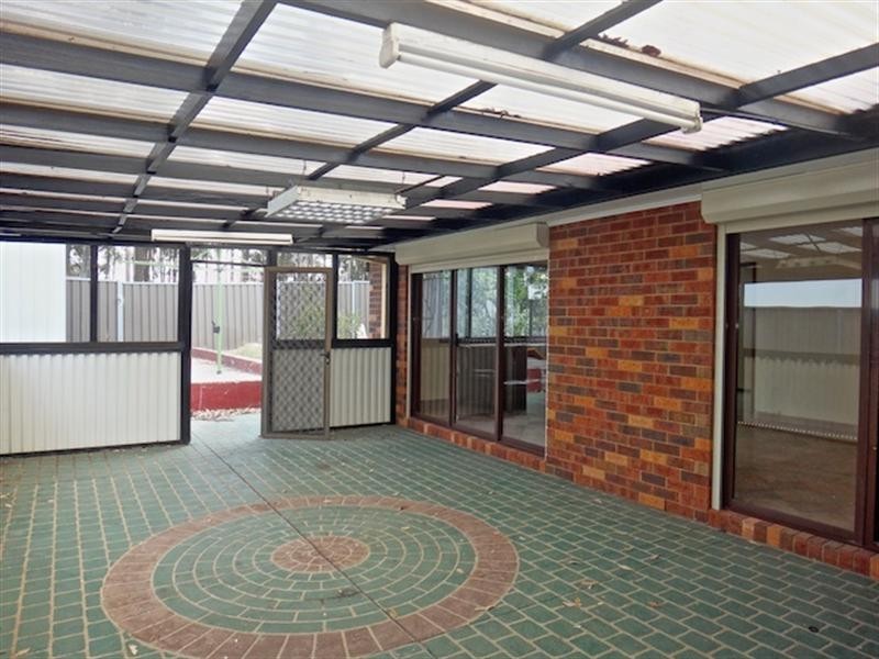 42 Castlereagh Street, Bossley Park NSW 2176