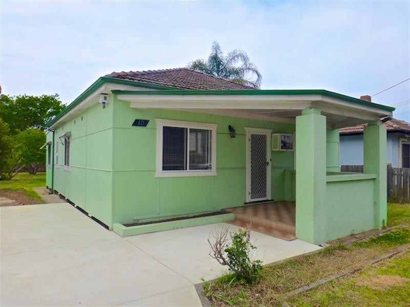 10 Adam Street, Fairfield NSW 2165