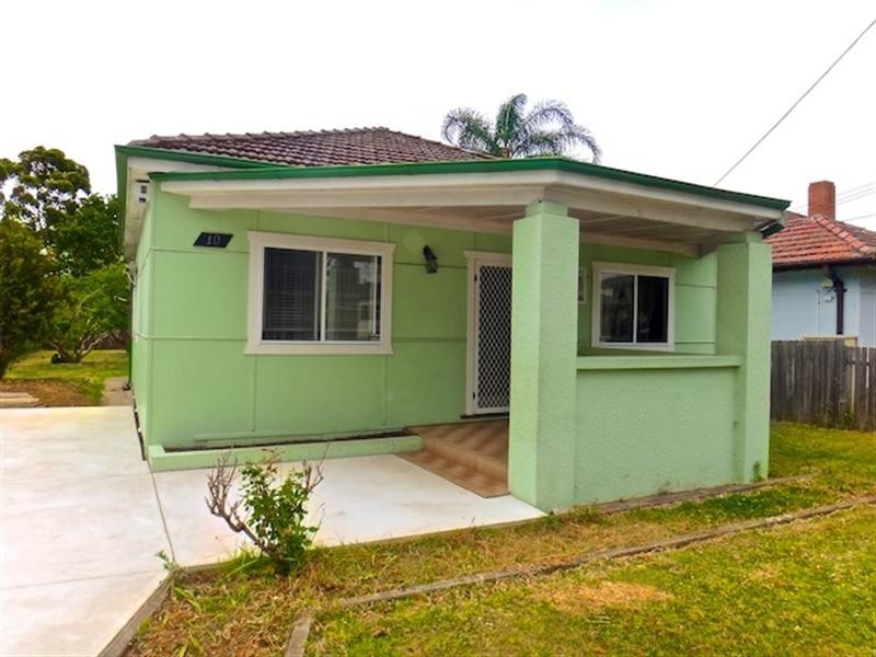 10 Adam Street, Fairfield NSW 2165