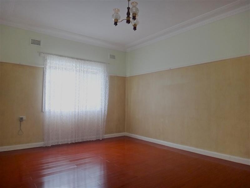 10 Adam Street, Fairfield NSW 2165