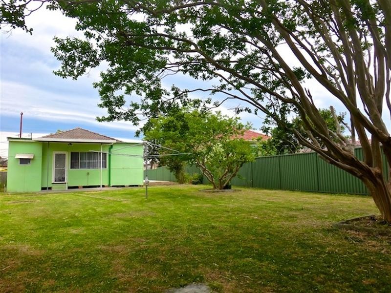 10 Adam Street, Fairfield NSW 2165