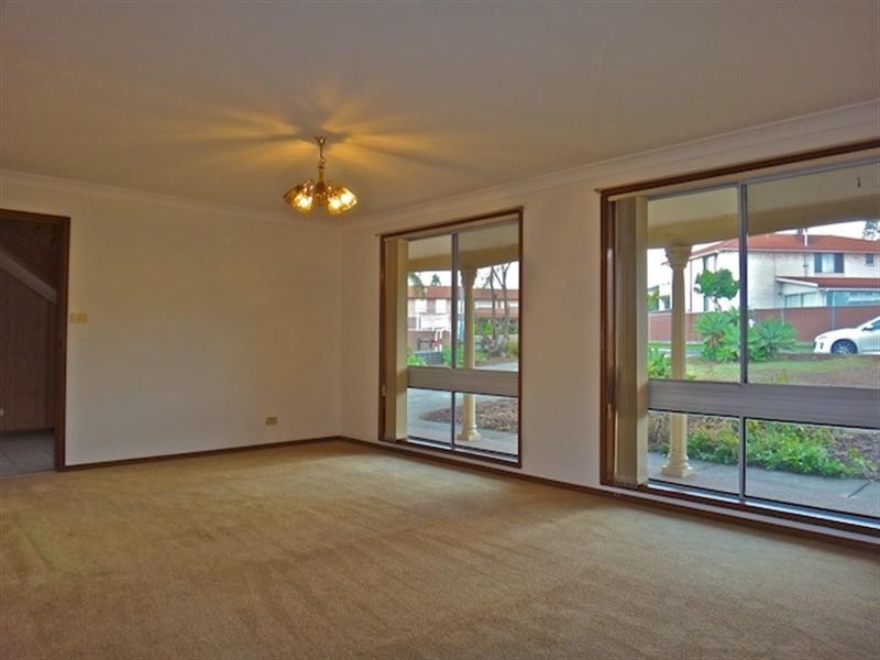 35 Holbrook Street, Bossley Park NSW 2176