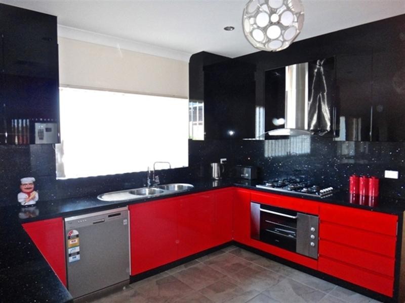 8 Hurkett Place, Bossley Park NSW 2176