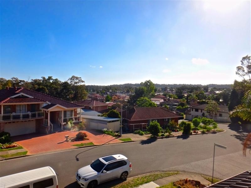 8 Hurkett Place, Bossley Park NSW 2176