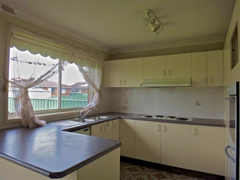 14 Macedon Street, Bossley Park NSW 2176