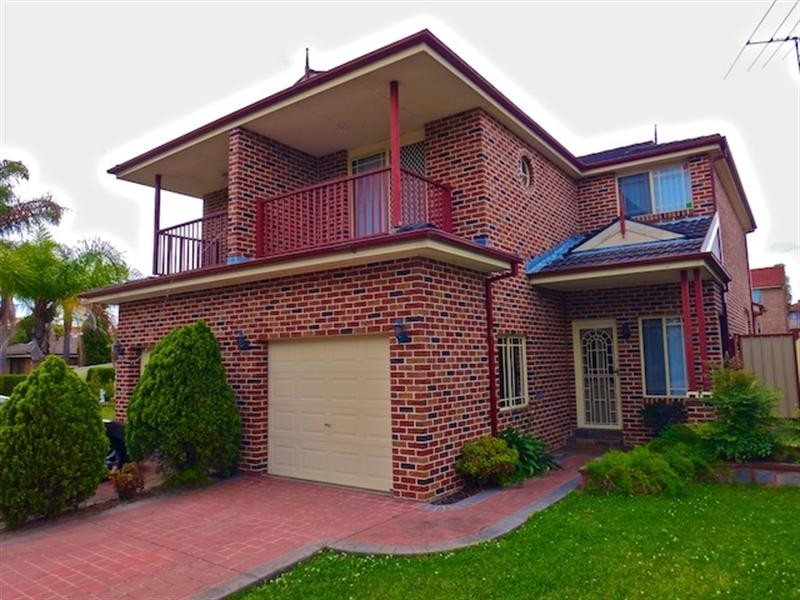 2/9 Carlyle Street, Bossley Park NSW 2176