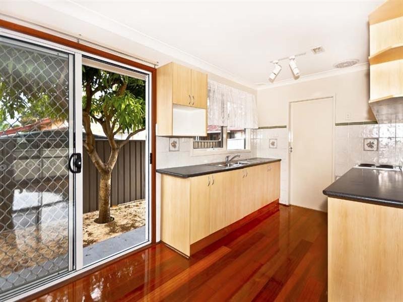 7 Coburg Place, St Johns Park NSW 2176