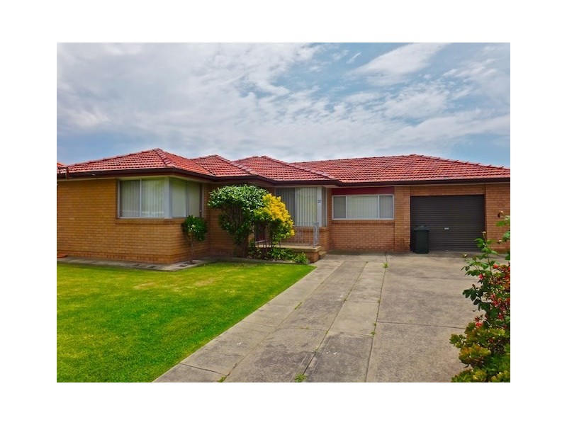 37 Hinkler Street, Smithfield NSW 2164