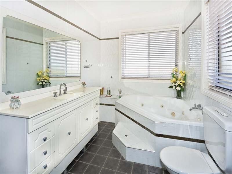 39 Driscoll Street, Abbotsbury NSW 2176