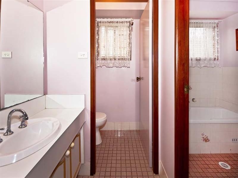 2 Seppelt Place, Edensor Park NSW 2176