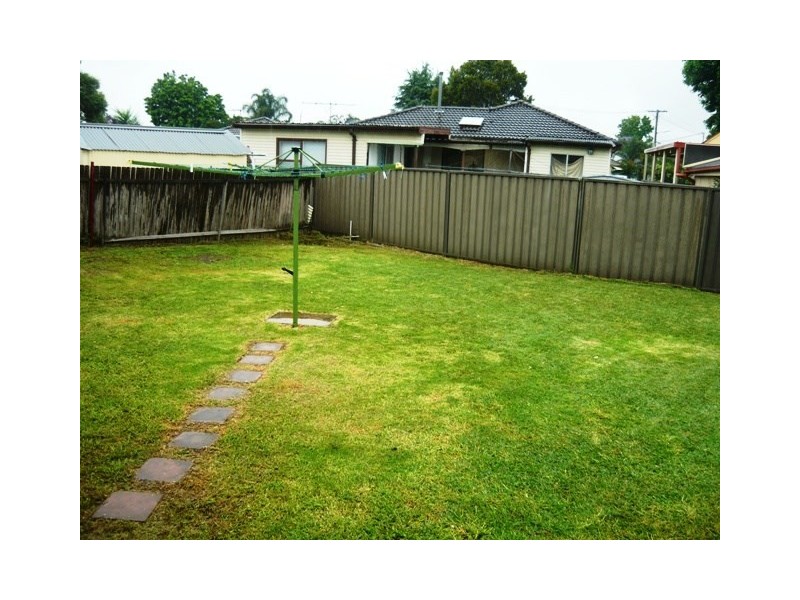 8 Rhondda Street, Smithfield NSW 2164