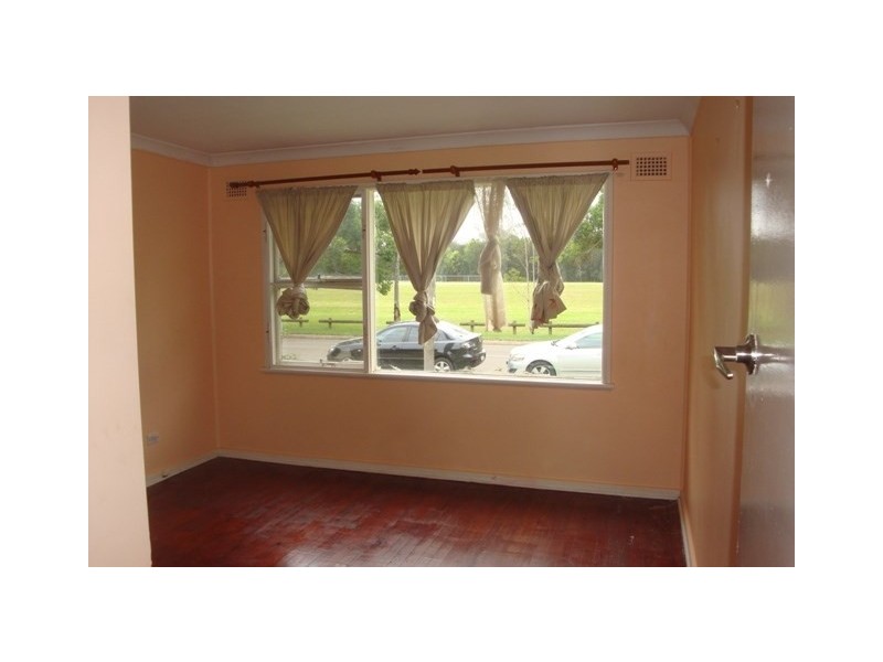 8 Rhondda Street, Smithfield NSW 2164