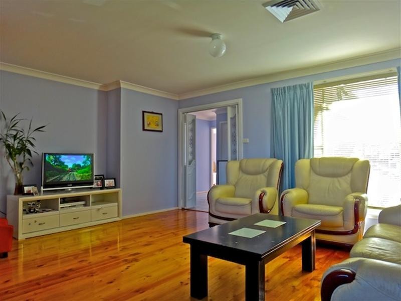 10 Macedon Street, Bossley Park NSW 2176