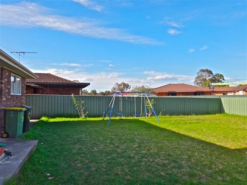 10 Macedon Street, Bossley Park NSW 2176