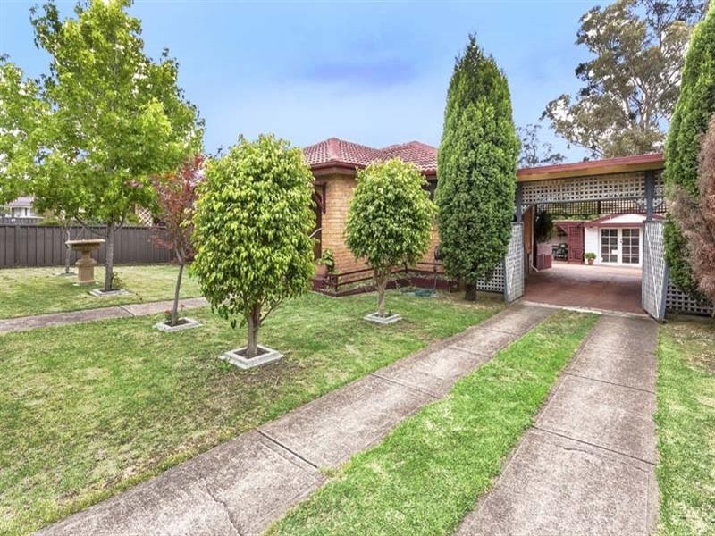 32 Falklands Avenue, Bossley Park NSW 2176