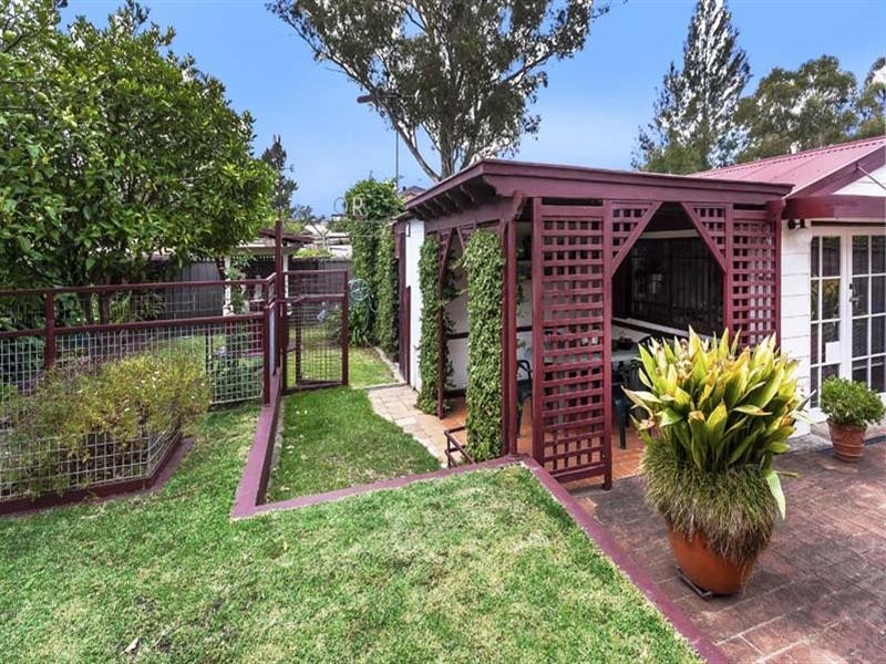 32 Falklands Avenue, Bossley Park NSW 2176