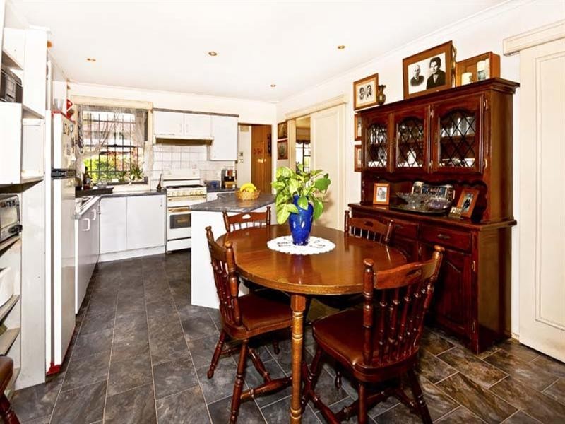 32 Falklands Avenue, Bossley Park NSW 2176