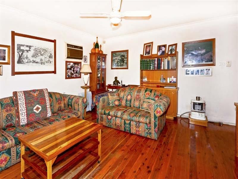 32 Falklands Avenue, Bossley Park NSW 2176