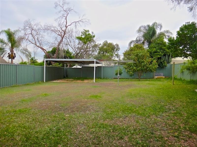 8 Benelong Avenue, Smithfield NSW 2164