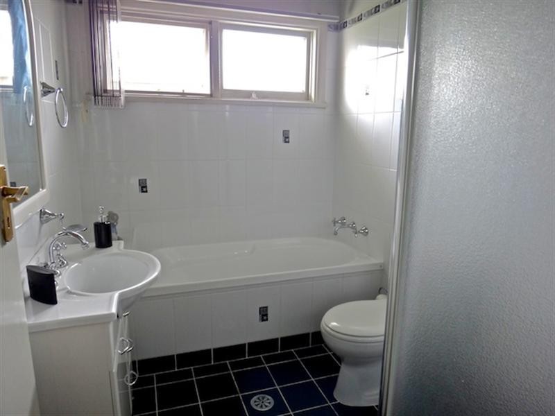 8 Benelong Avenue, Smithfield NSW 2164