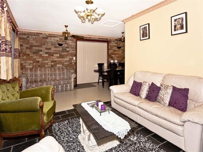 4 Arrawatta Close, Edensor Park NSW 2176