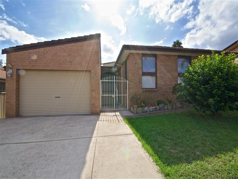 4 Ash Close, Bossley Park NSW 2176