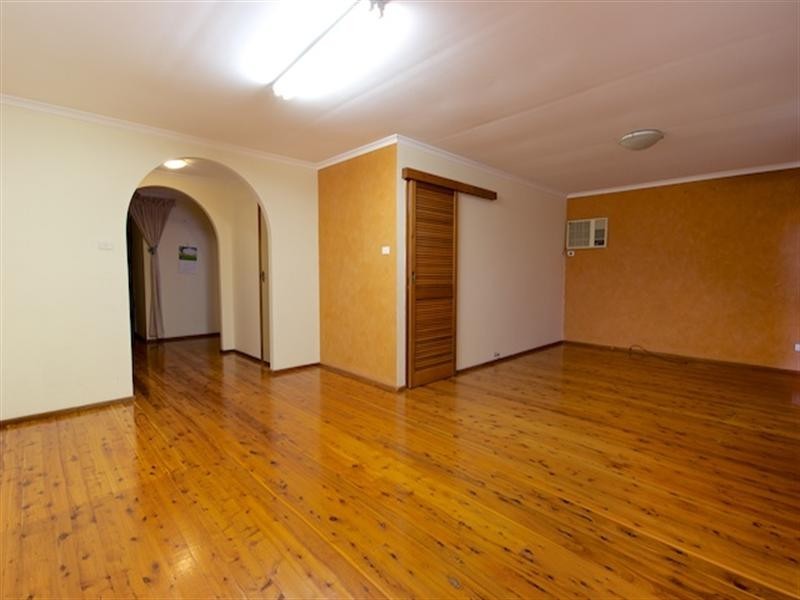 4 Ash Close, Bossley Park NSW 2176