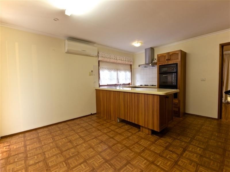 4 Ash Close, Bossley Park NSW 2176