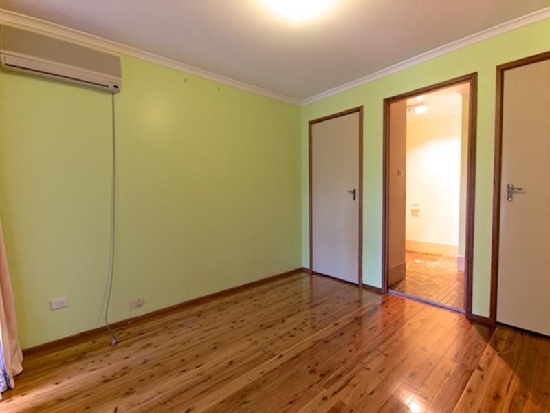 4 Ash Close, Bossley Park NSW 2176