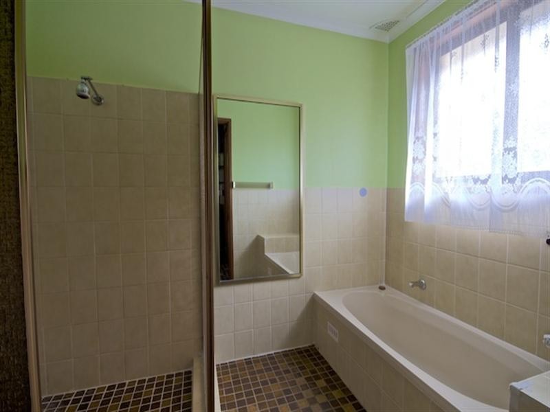 4 Ash Close, Bossley Park NSW 2176