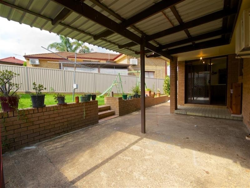 4 Ash Close, Bossley Park NSW 2176