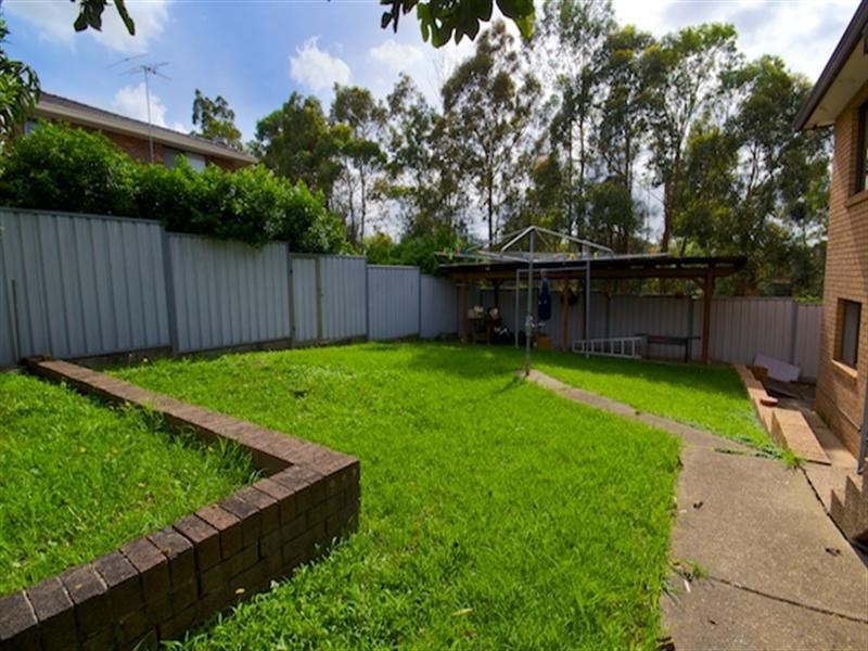 4 Webber Place, Prairiewood NSW 2176
