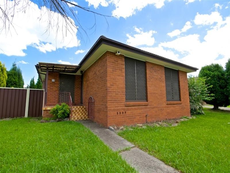 19 Dakota Drive, Bossley Park NSW 2176